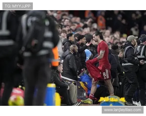 利物浦与曼城激战正酣谁能在这场巅峰对决中笑到最后