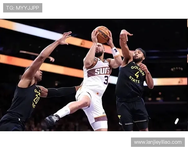 勇士与雷霆第六场激战回顾双方球星表现与战术分析