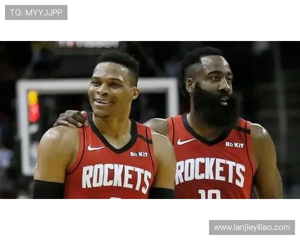 威少与哈登争夺MVP荣誉的背后故事与篮球生涯的精彩对比